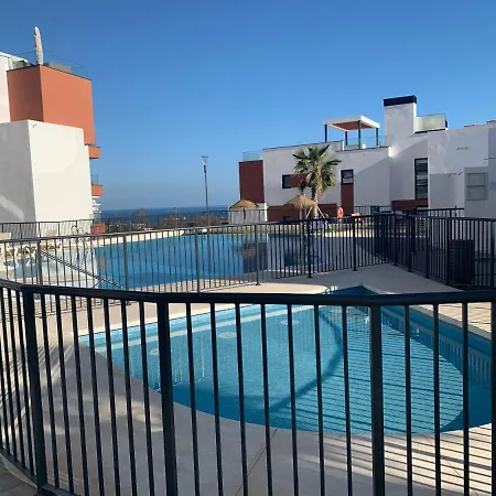 Middle Views Apartment *